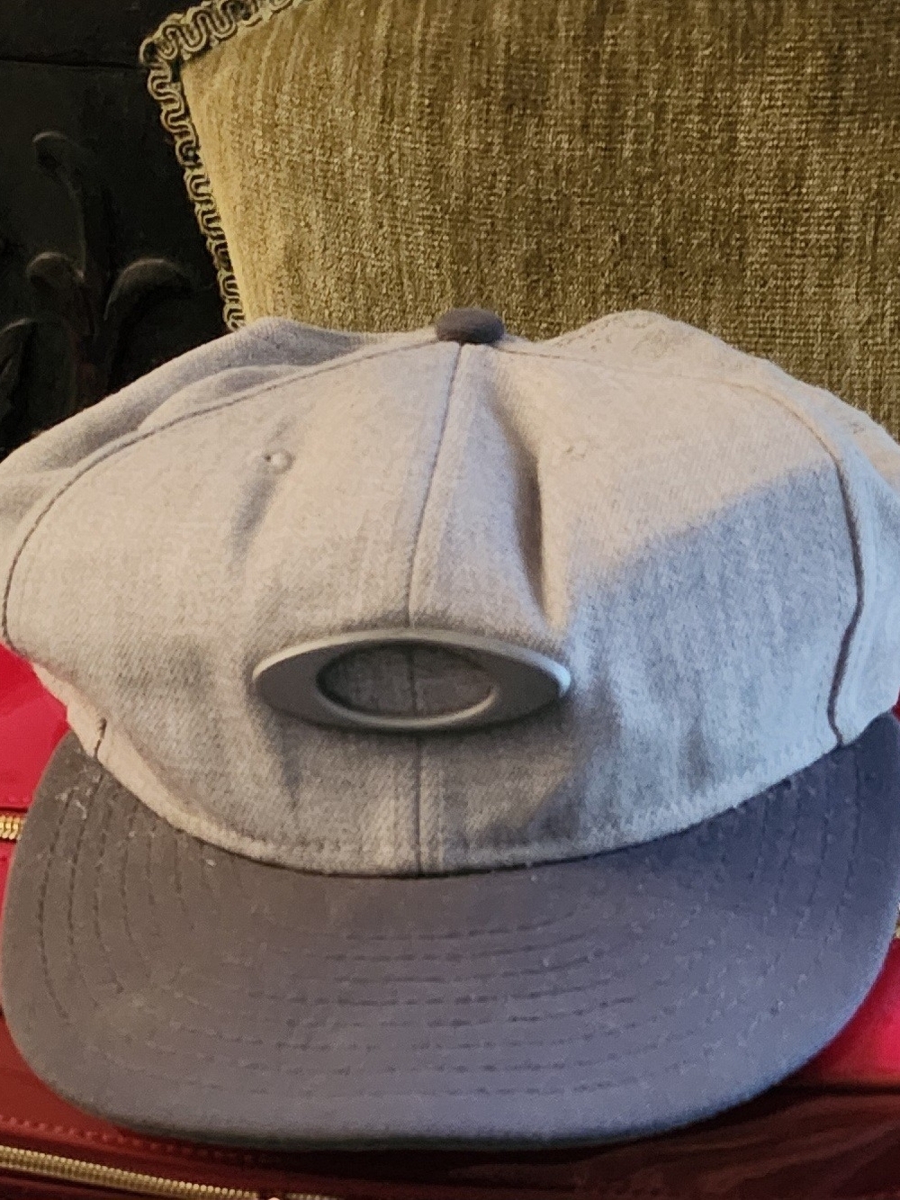 New Era Men's Light Gray Baseball Cap with Dark Gray Brim